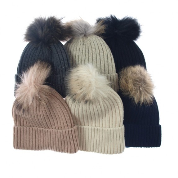 Czapka zimowa pompon jenot Anna czarna