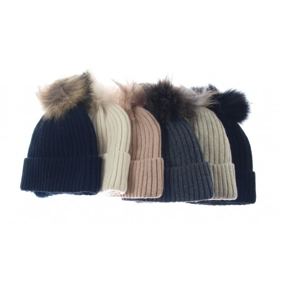 Czapka zimowa pompon jenot Anna czarna