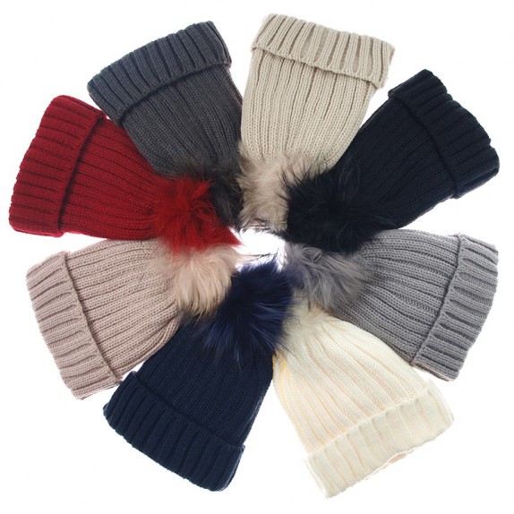 Czapka zimowa pompon duży Nicola kremowa