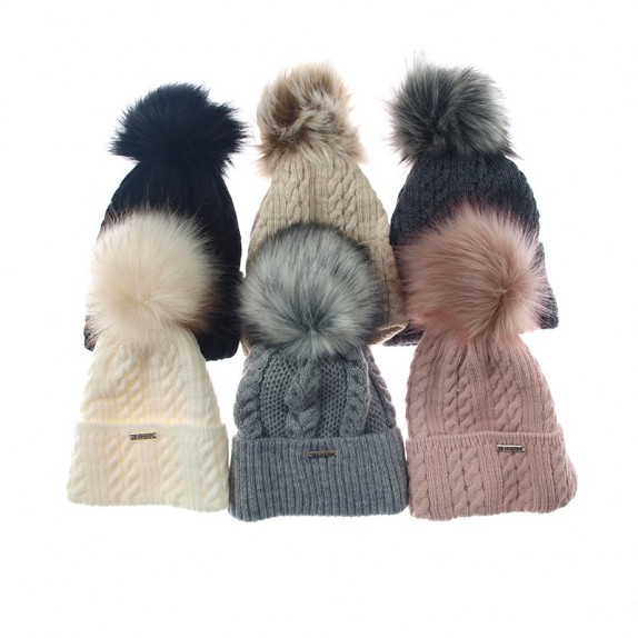 Czapka zimowa warkocze Cynthia różowa