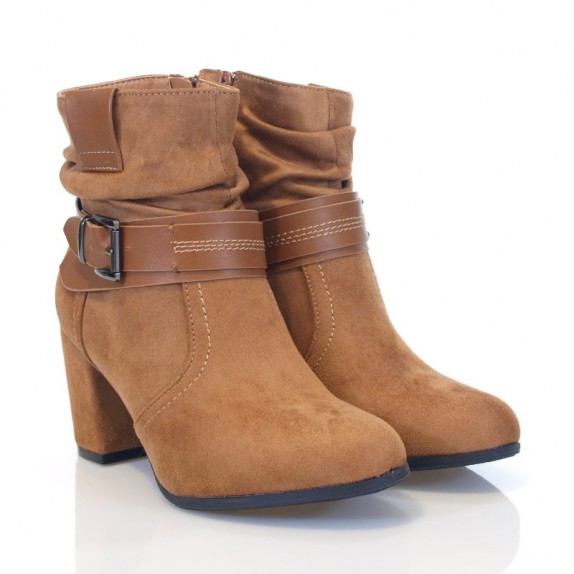 Botki na słupku zamsz Devi camel